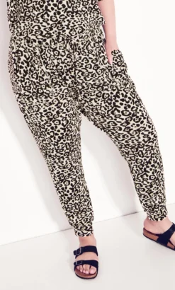 City Chic Zim & Zoe Cream Hacci Print Jogger -Bold Fit Store 2 1 210829pinkanimal 6