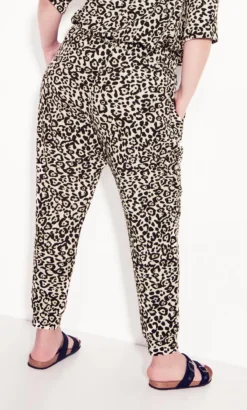 City Chic Zim & Zoe Cream Hacci Print Jogger -Bold Fit Store 2 1 210829pinkanimal 7